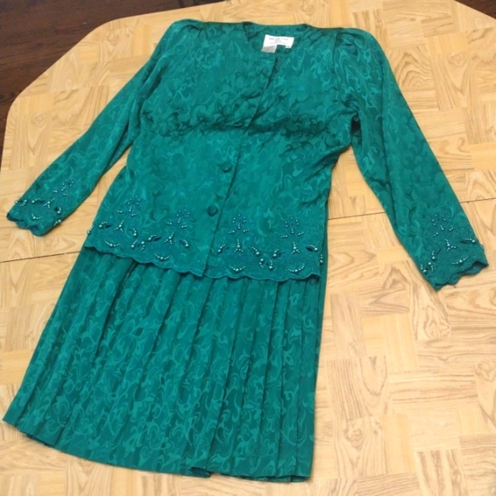 Vintage green beaded skirt suit size 10 petite